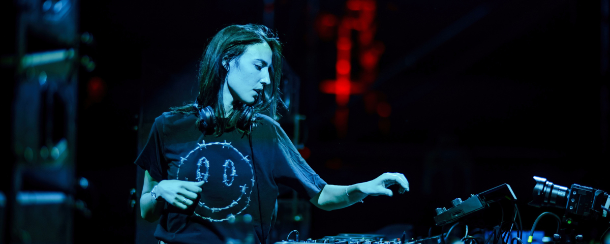 Audio Obscura Amelie Lens; Amelie Lens achter de draaitafel op EXIT Festival