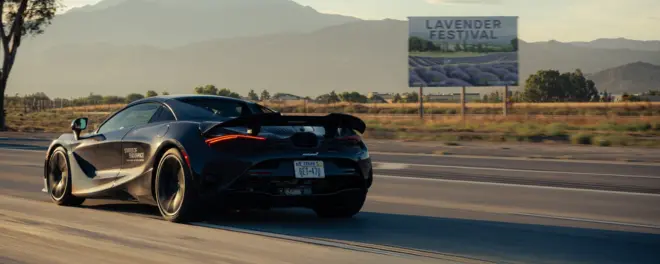 The Gent Culture; McLaren Artura rijdend gefotografeerd tijdens het Lavender Festival