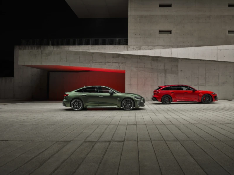 Audi RS5; Audi RS5 Avant en Limousine gefotografeerd vanaf de zijkant.