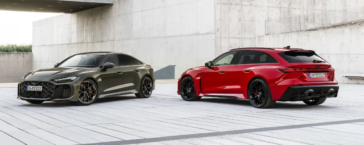 Audi RS5; Audi RS5 Avant en Limousine gefotografeerd vanaf de zijkant.