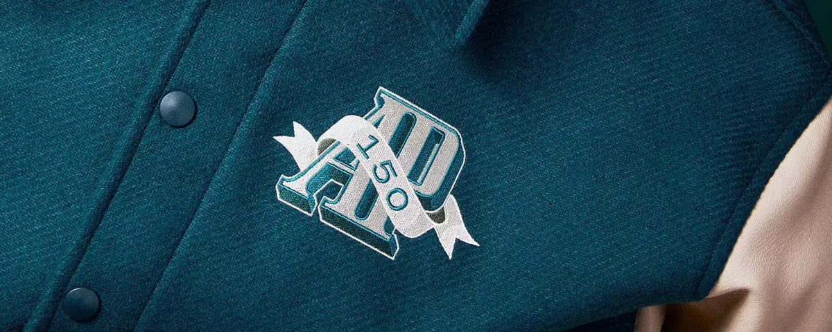 Audemars Piguet kleding; close-upshot van de bomberjack uit de capsulecollectie van Audemars Piguet capsulecollectie.