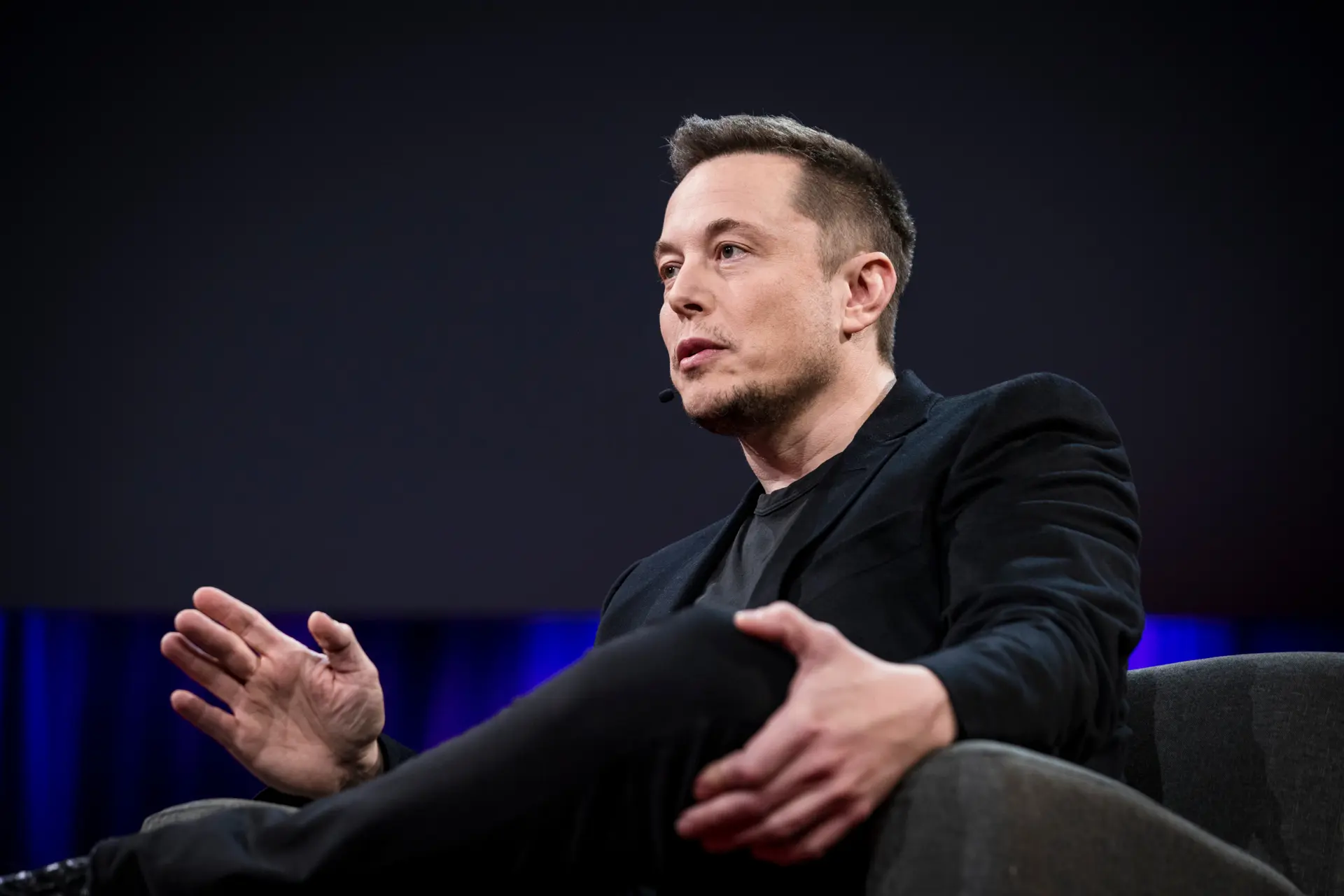 Rijkste mensen ter wereld; Elon Musk spreekt over Tesla tijdens TEDTalk.