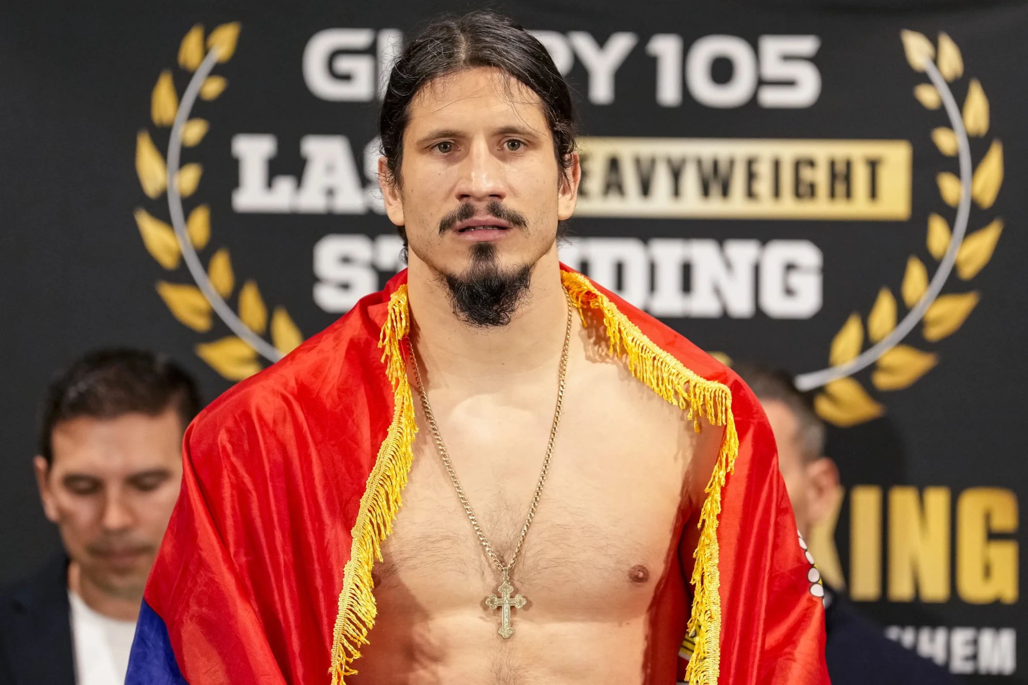 GLORY Colission 9; Milos Cvjeticanin op de weegschaal starend naar het publiek tijdens het weigh-in event van GLORY 105. 