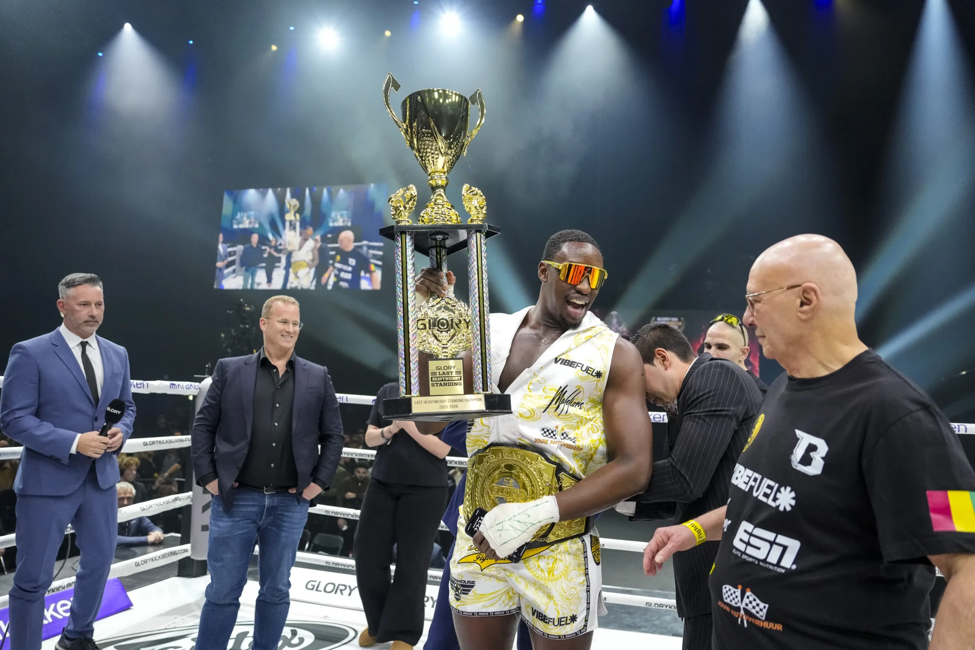 Mory Kromah; Mory Kromah in de ring tijdens de winst van de wereldtitel zwaargewicht in het kickboksen.
