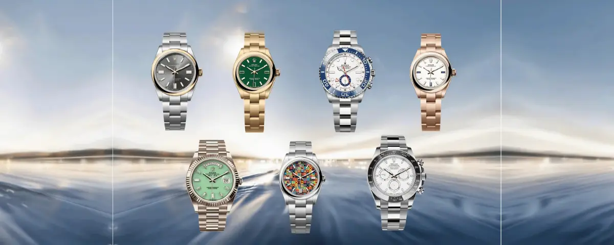 Rolex 2026 modellen; nieuwe Rolex-modellen naast elkaar geplaatst op achtergrond van water en wolken.