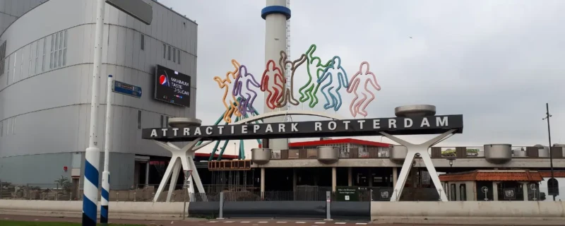 Pretpark Hennie van der Most; voorkant van pretpark Rivoli in Rotterdam.