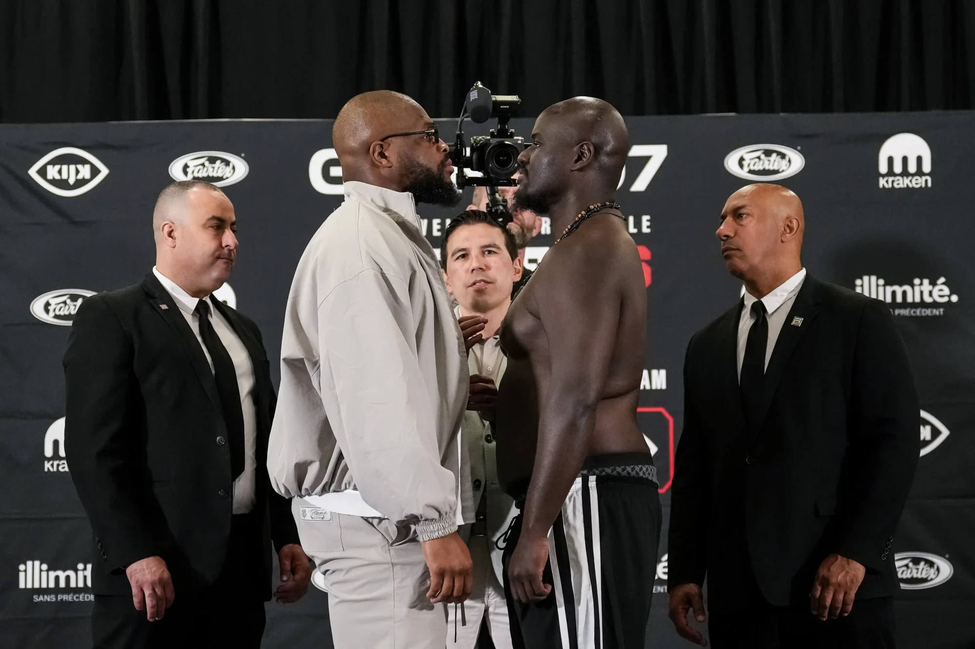 Nico Horta; Nico Horta en Tariq Osaro tijdens staredown voor GLORY 107.